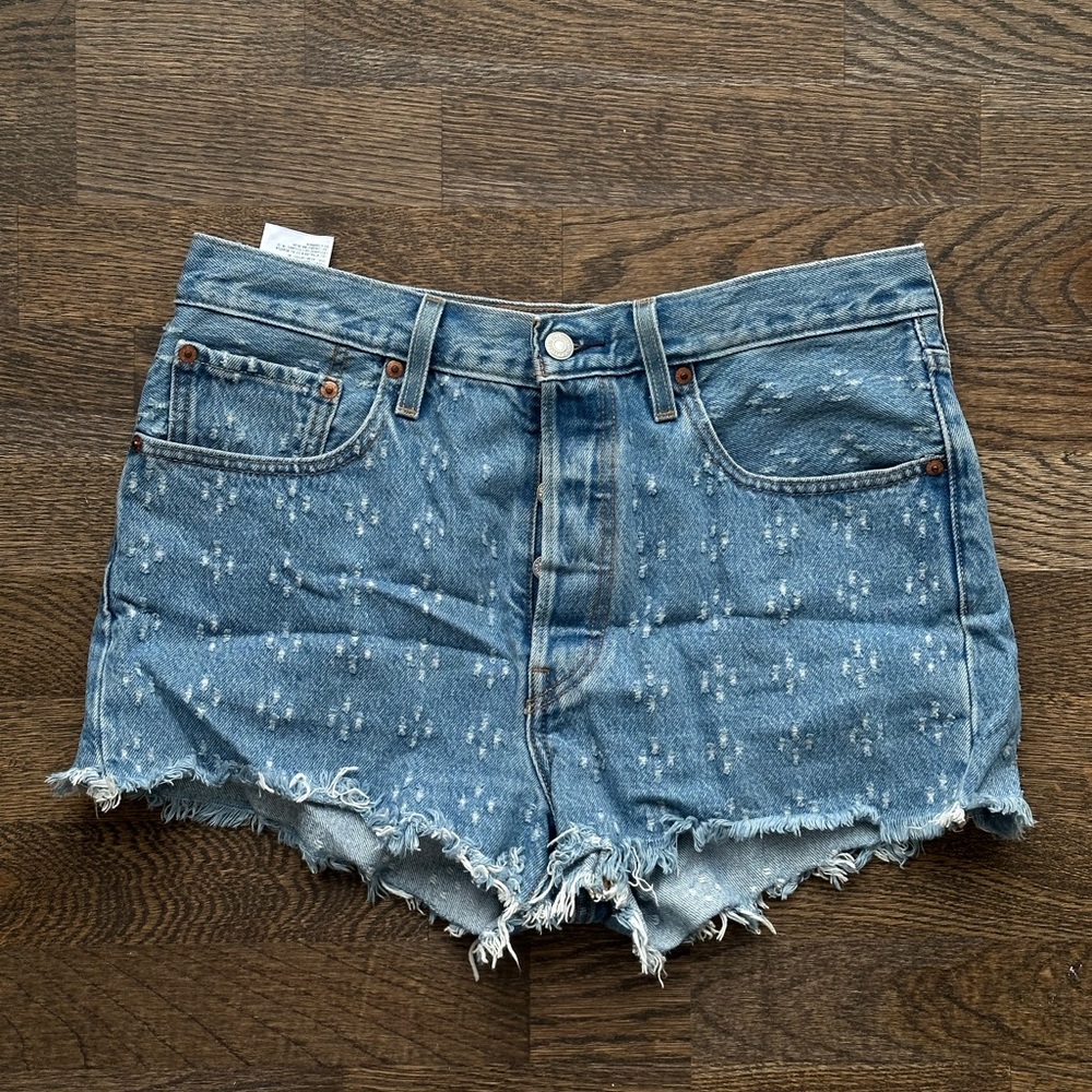 Levi’s stitched jean shorts